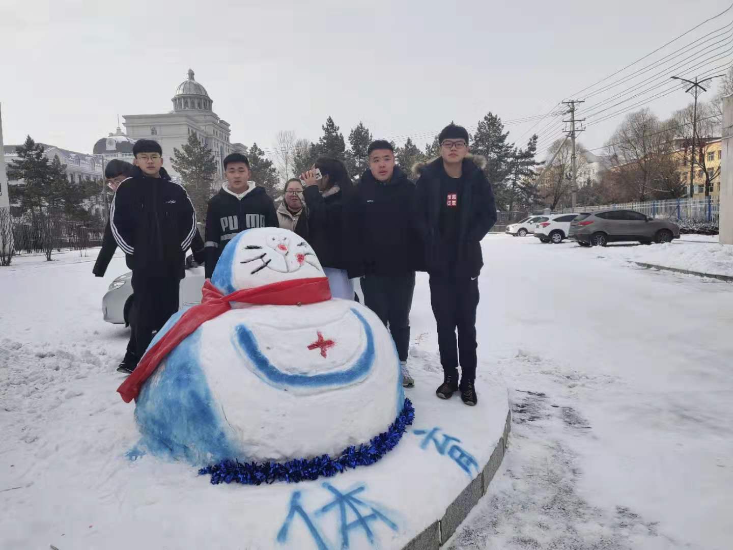 冰雪校園_歡樂(lè)你我----醫(yī)學(xué)技術(shù)學(xué)院雪雕大賽