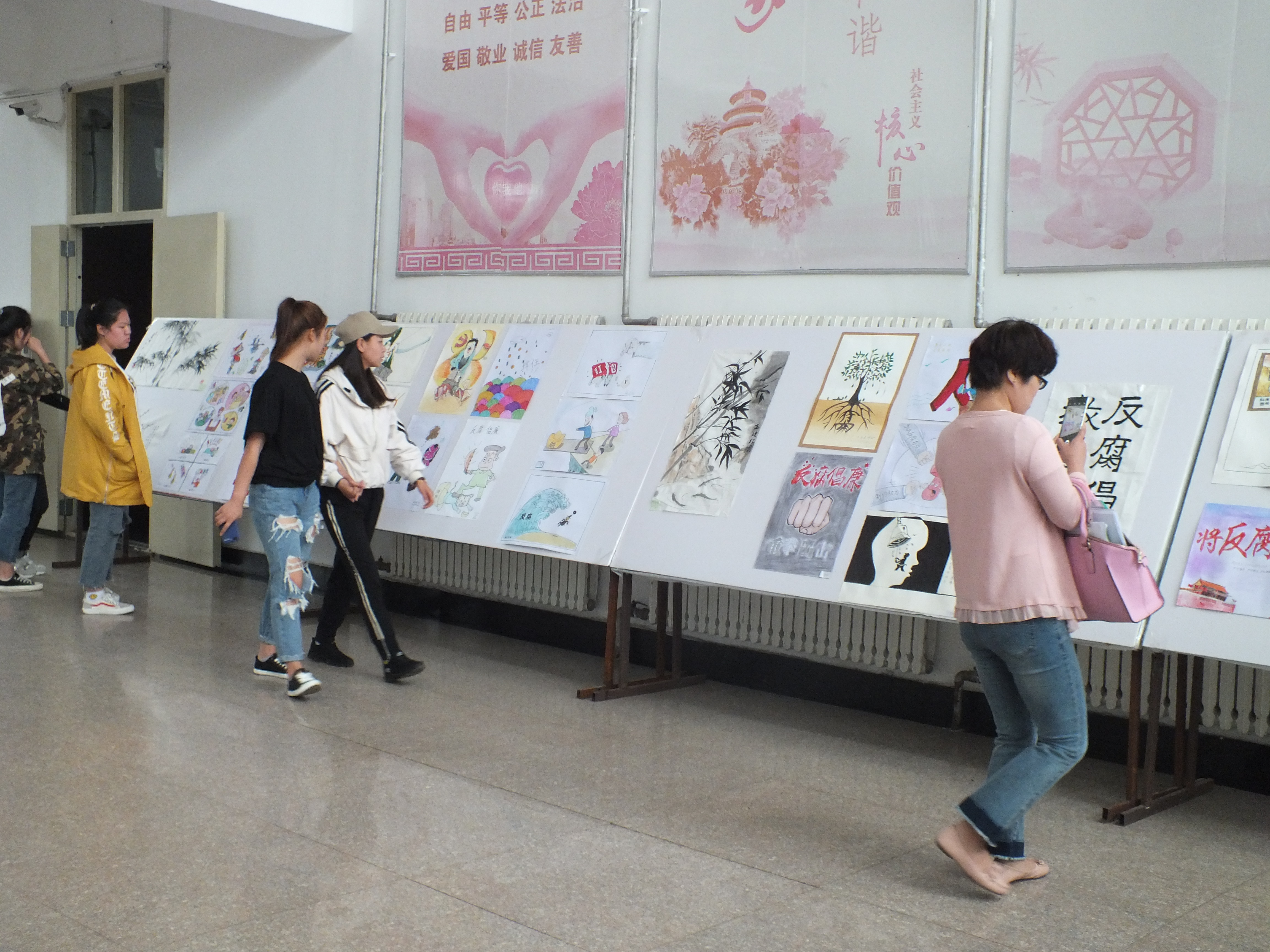 學院紀委組織開展廉政書畫作品展