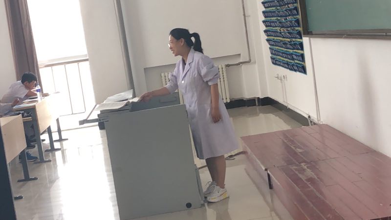情系教育事業(yè)__用愛詮釋職責(zé)——醫(yī)學(xué)技術(shù)學(xué)院王婷老師先進(jìn)事跡