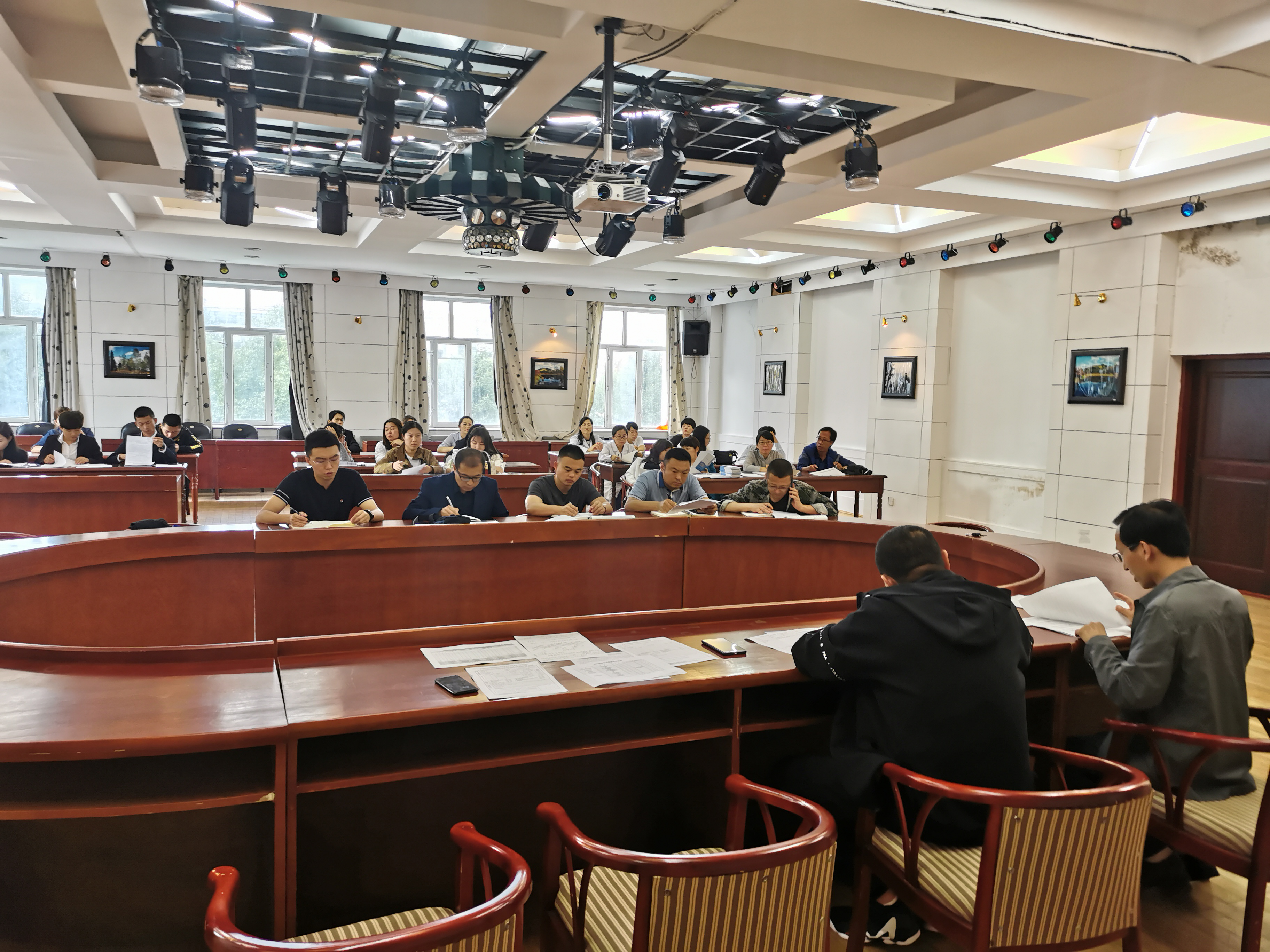 伊春職業(yè)學(xué)院學(xué)生資助管理中心召開2019年秋季學(xué)期推進(jìn)學(xué)生資助工作大會(huì)