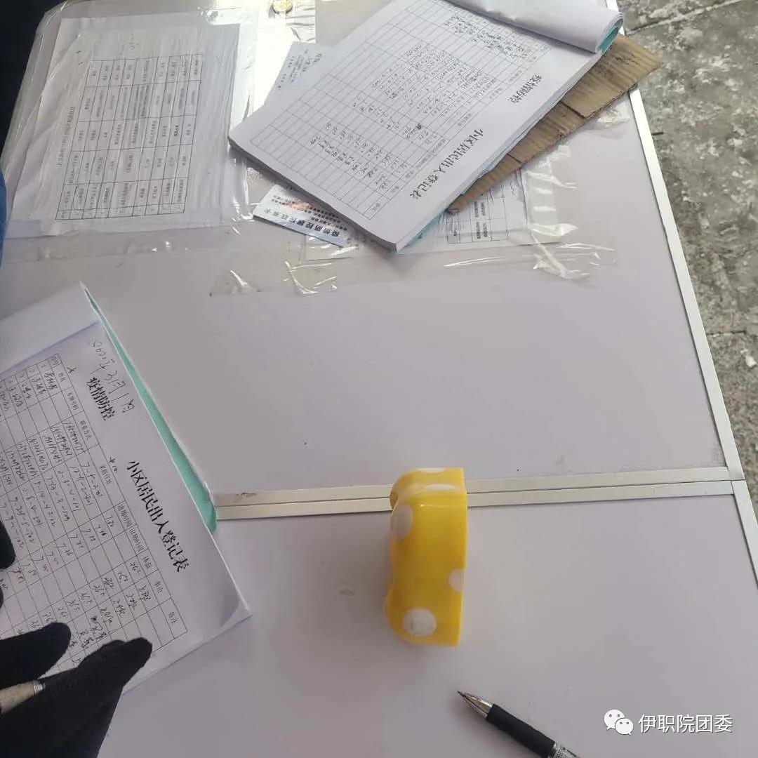 職院學(xué)子用實(shí)際行動(dòng)踐行“雷鋒”精神
