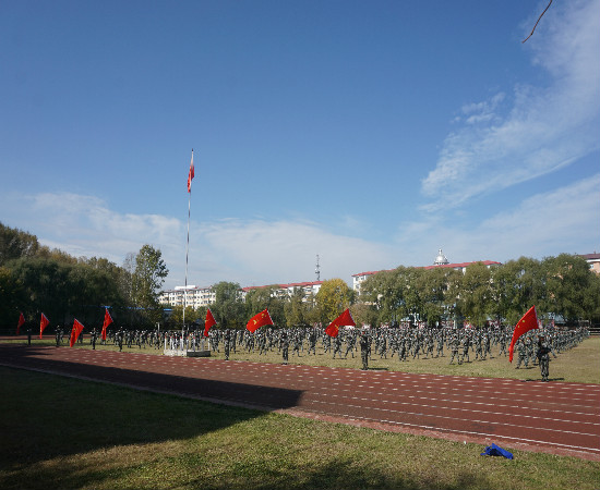 我校舉行2018級新生軍訓匯報暨總結表彰大會