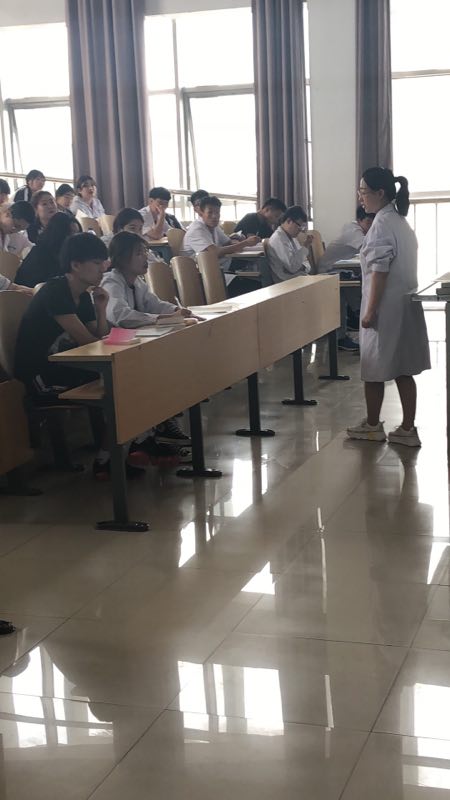 情系教育事業(yè)__用愛詮釋職責(zé)——醫(yī)學(xué)技術(shù)學(xué)院王婷老師先進(jìn)事跡