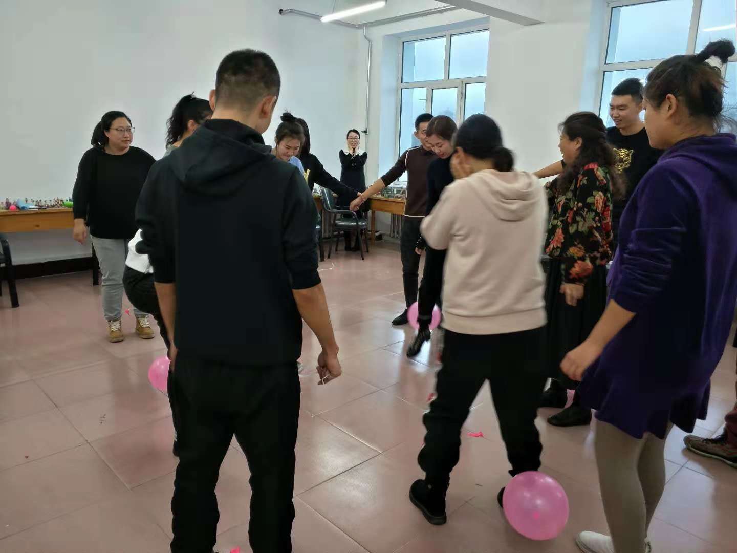 我校舉辦“科學(xué)減壓_促進(jìn)心理健康”團(tuán)體心理訓(xùn)練活動(dòng)