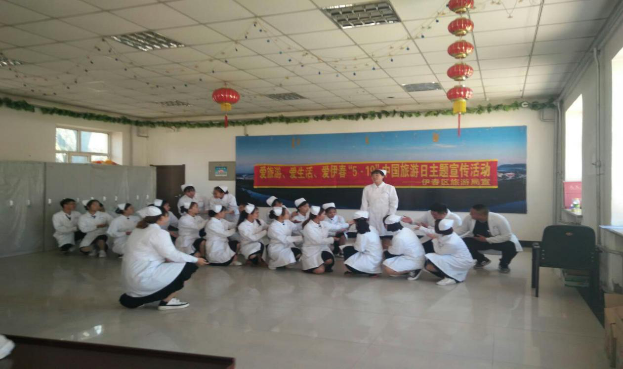 醫(yī)學(xué)技術(shù)學(xué)院涉外護(hù)理班開展“用行動(dòng)給予關(guān)懷、用服務(wù)獻(xiàn)予愛心”主題公益活動(dòng)