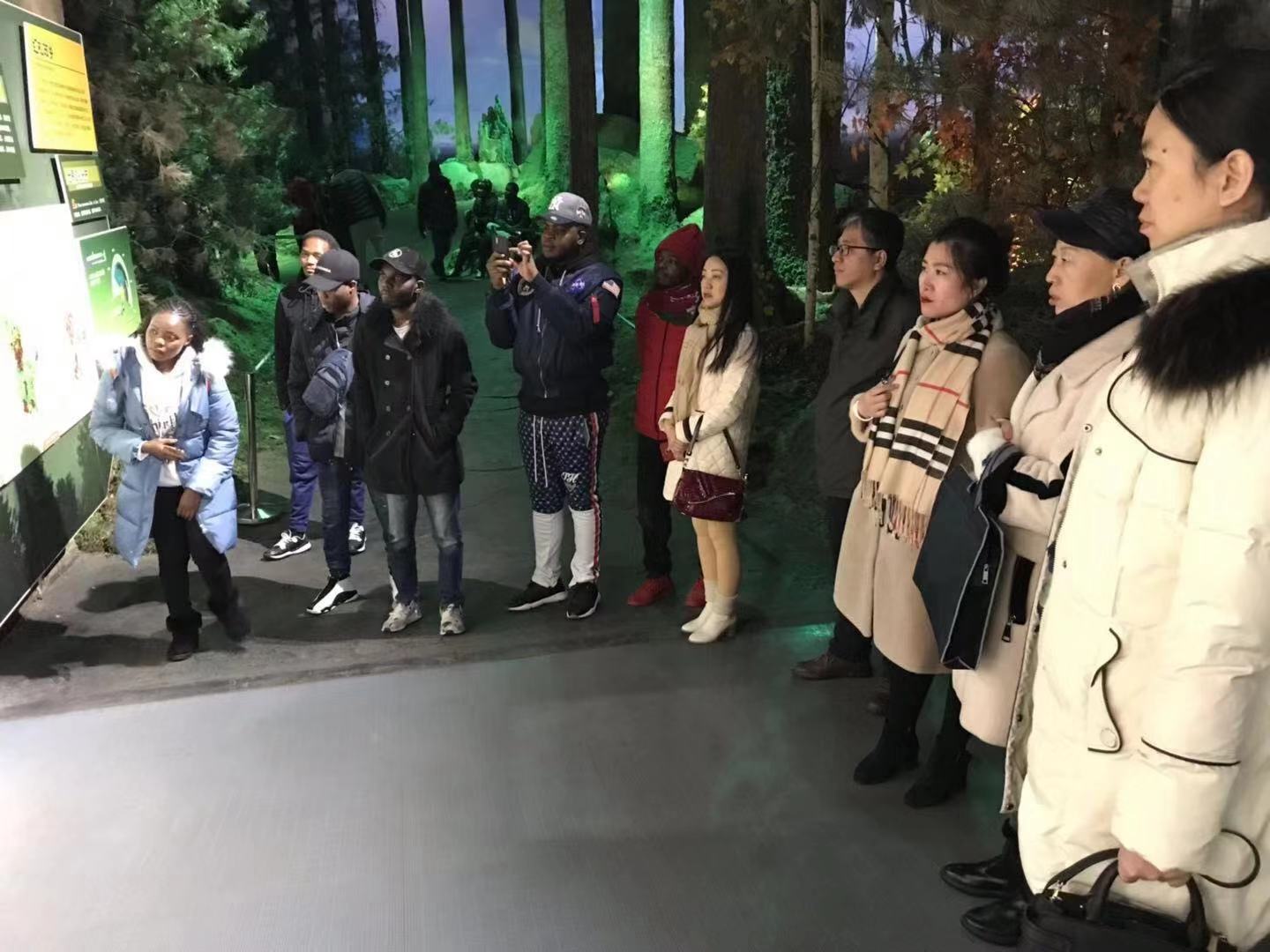 開啟文化之旅，領(lǐng)略林城之美——記我校留學(xué)生參觀伊春森林博物館