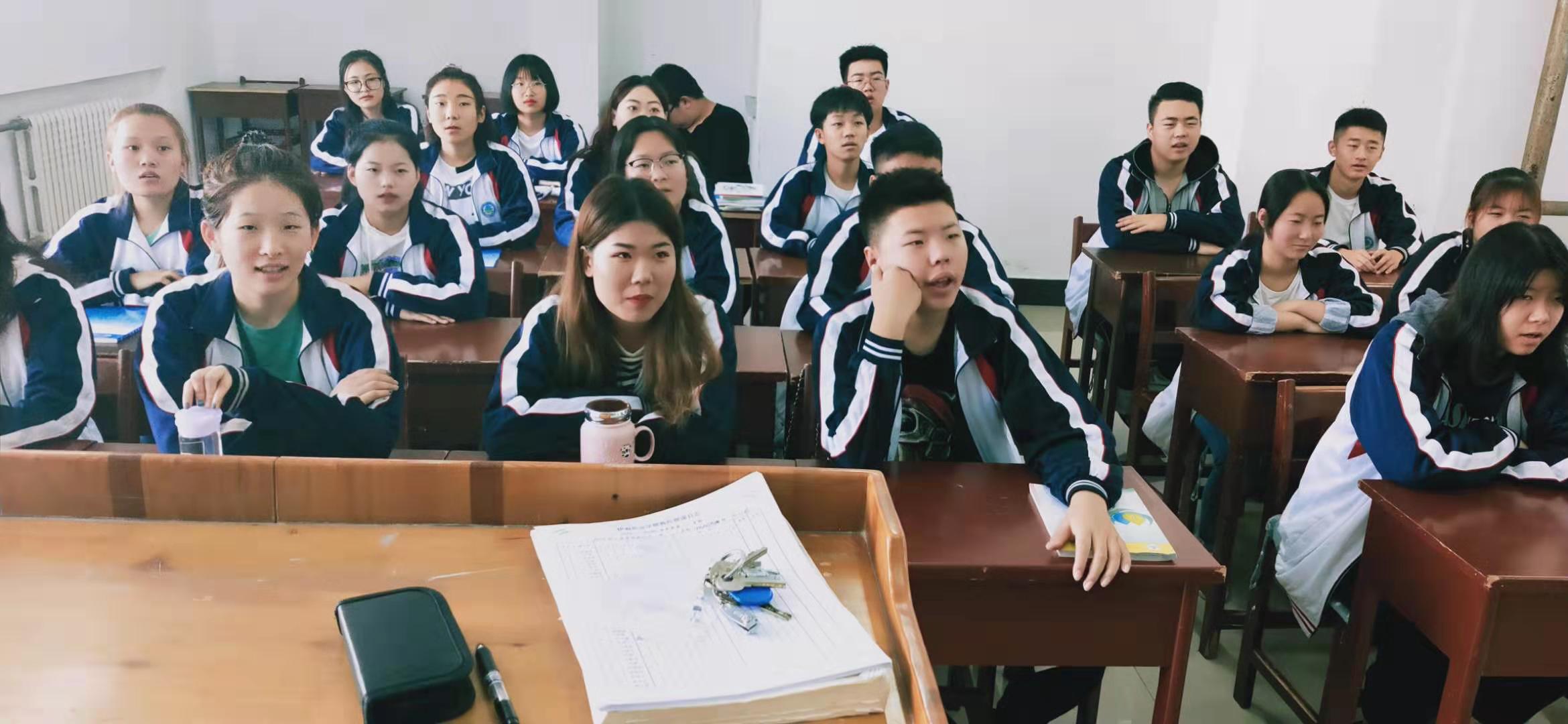 醫(yī)學(xué)院課前一支紅歌_歌唱偉大的祖國(guó)