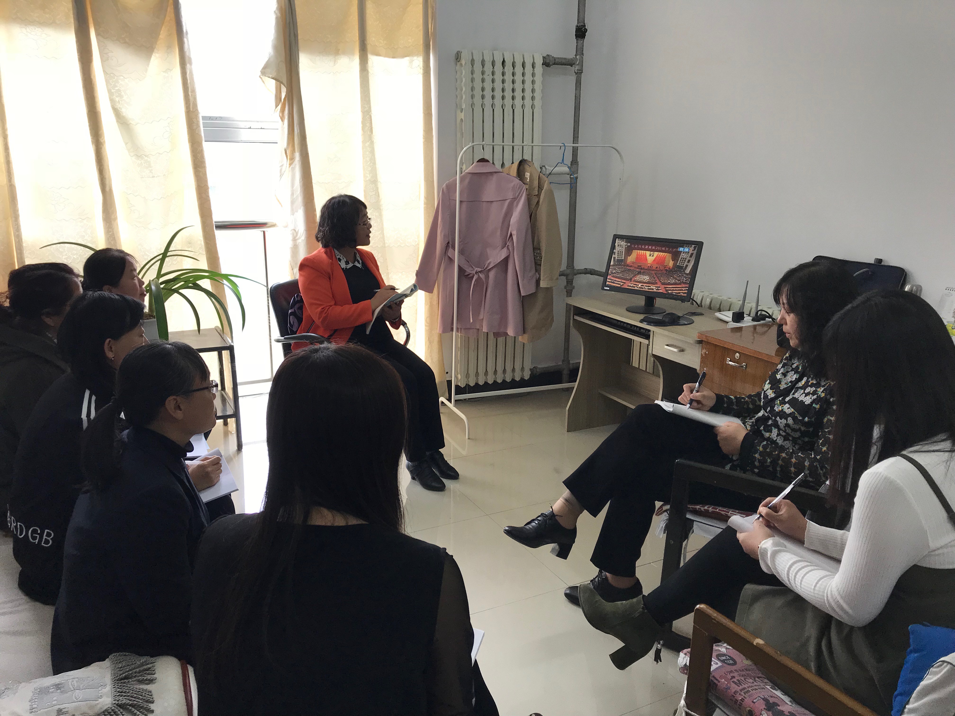 伊春職業(yè)學(xué)院師生觀看紀(jì)念馬克思誕辰200周年大會直播