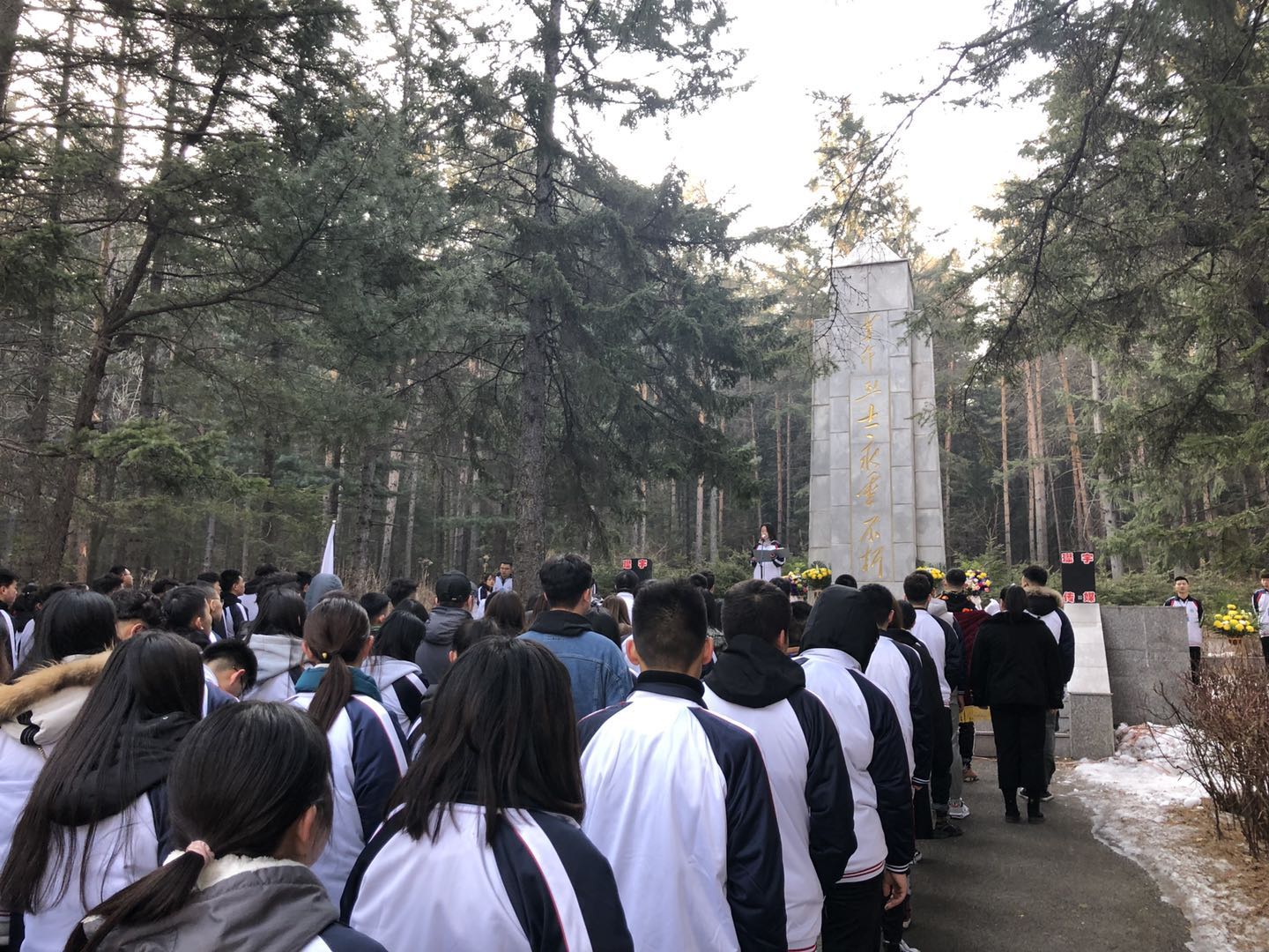 伊春職業(yè)學(xué)院開展清明節(jié)祭奠英烈活動