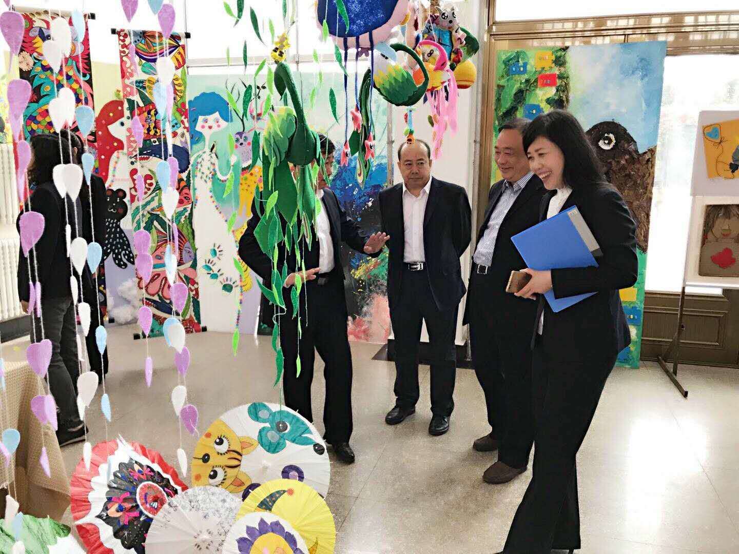 師范學(xué)院學(xué)前教育專業(yè)職業(yè)教育周活動(dòng)之一幼兒園美術(shù)手工作品展圓滿結(jié)束