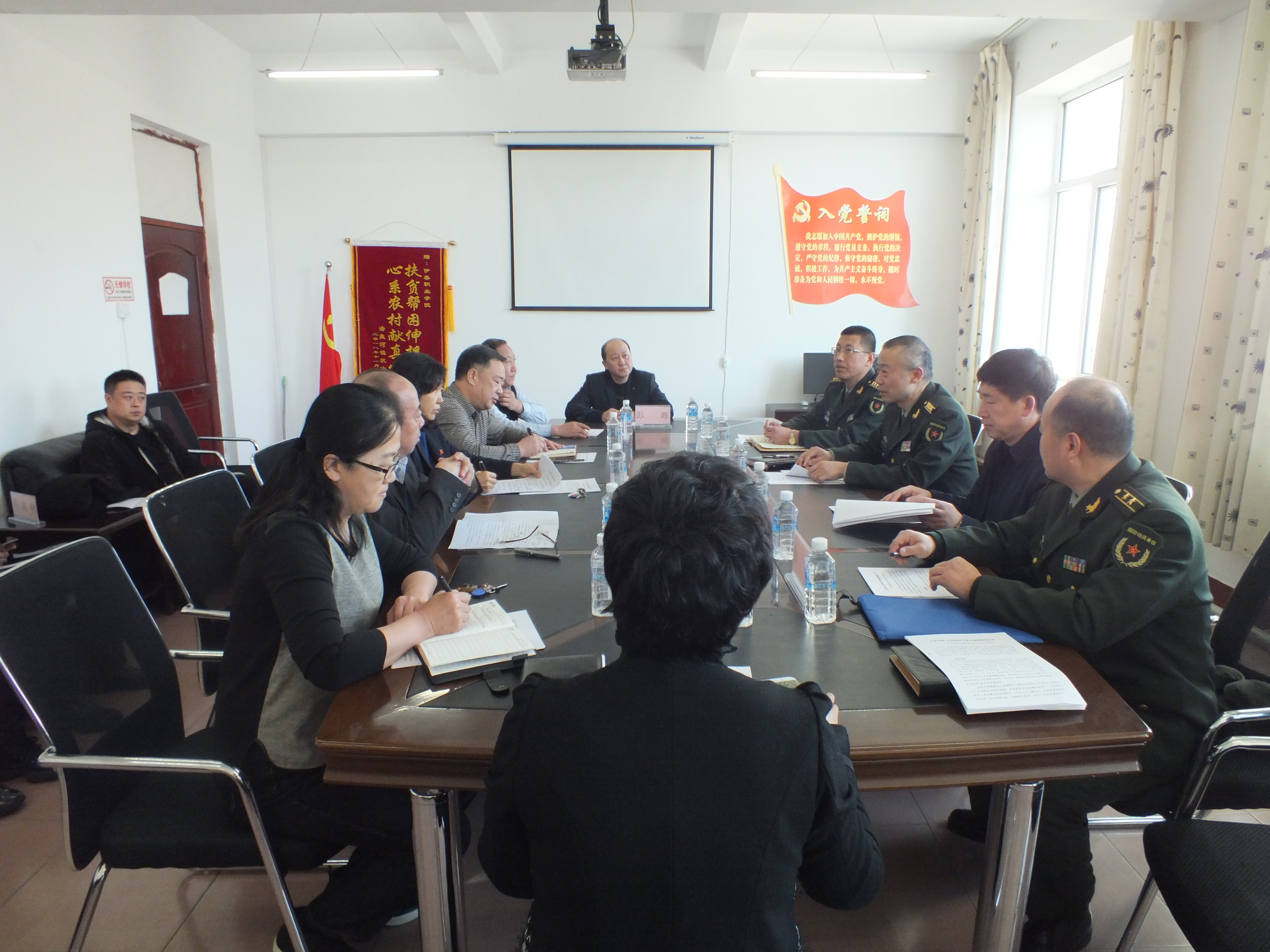 市國防教育調(diào)研組赴伊春職業(yè)學(xué)院調(diào)研指導(dǎo)工作