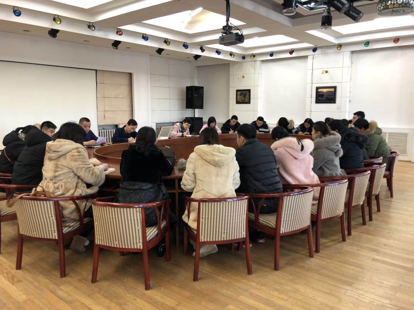 學(xué)生資助管理中心組織召開“進(jìn)一步解放思想、推動(dòng)學(xué)生資助工作高質(zhì)量發(fā)展討論會(huì)”