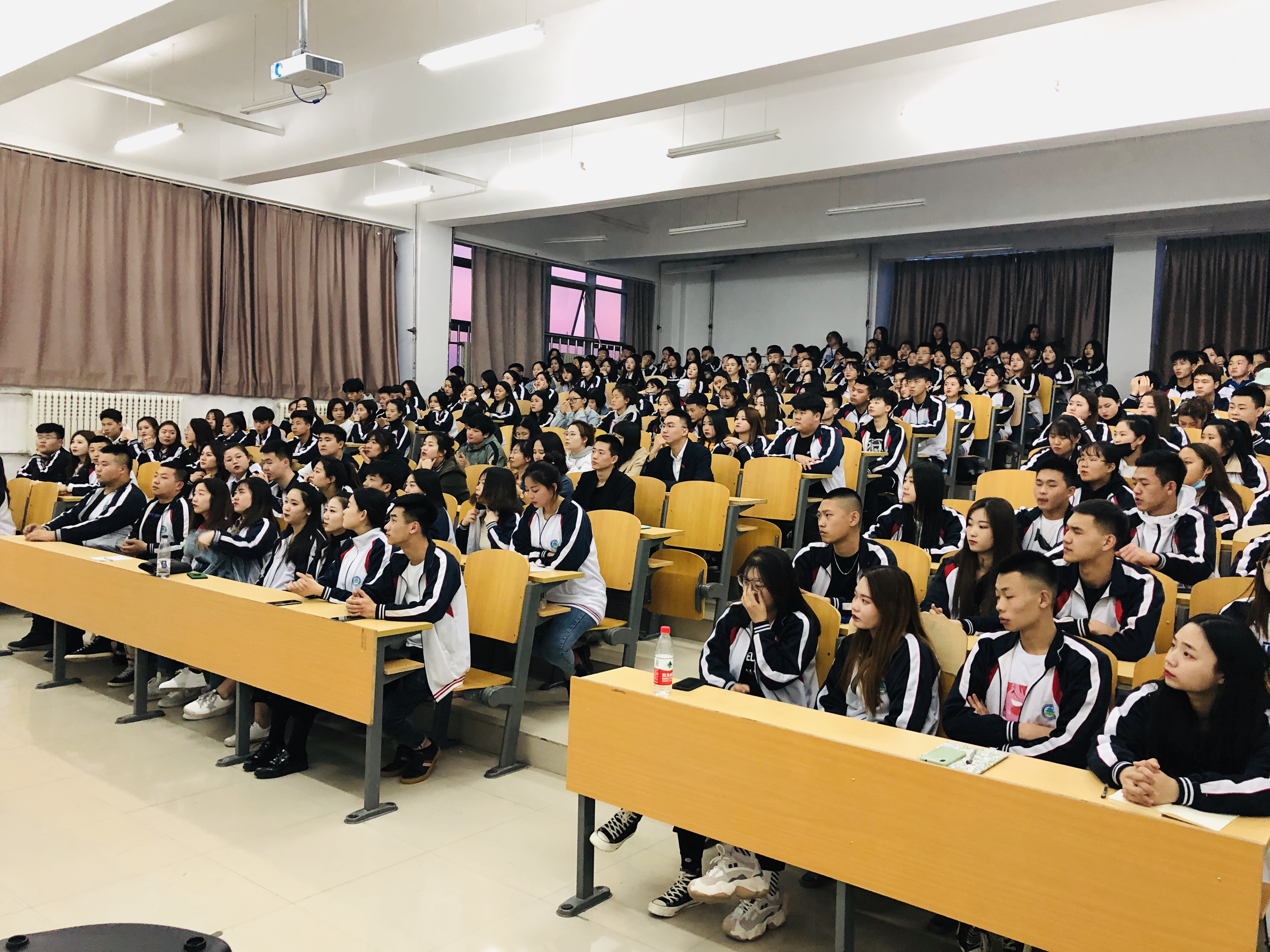 繼往開來__逐夢(mèng)前行_---醫(yī)學(xué)院學(xué)生會(huì)例會(huì)順利召開