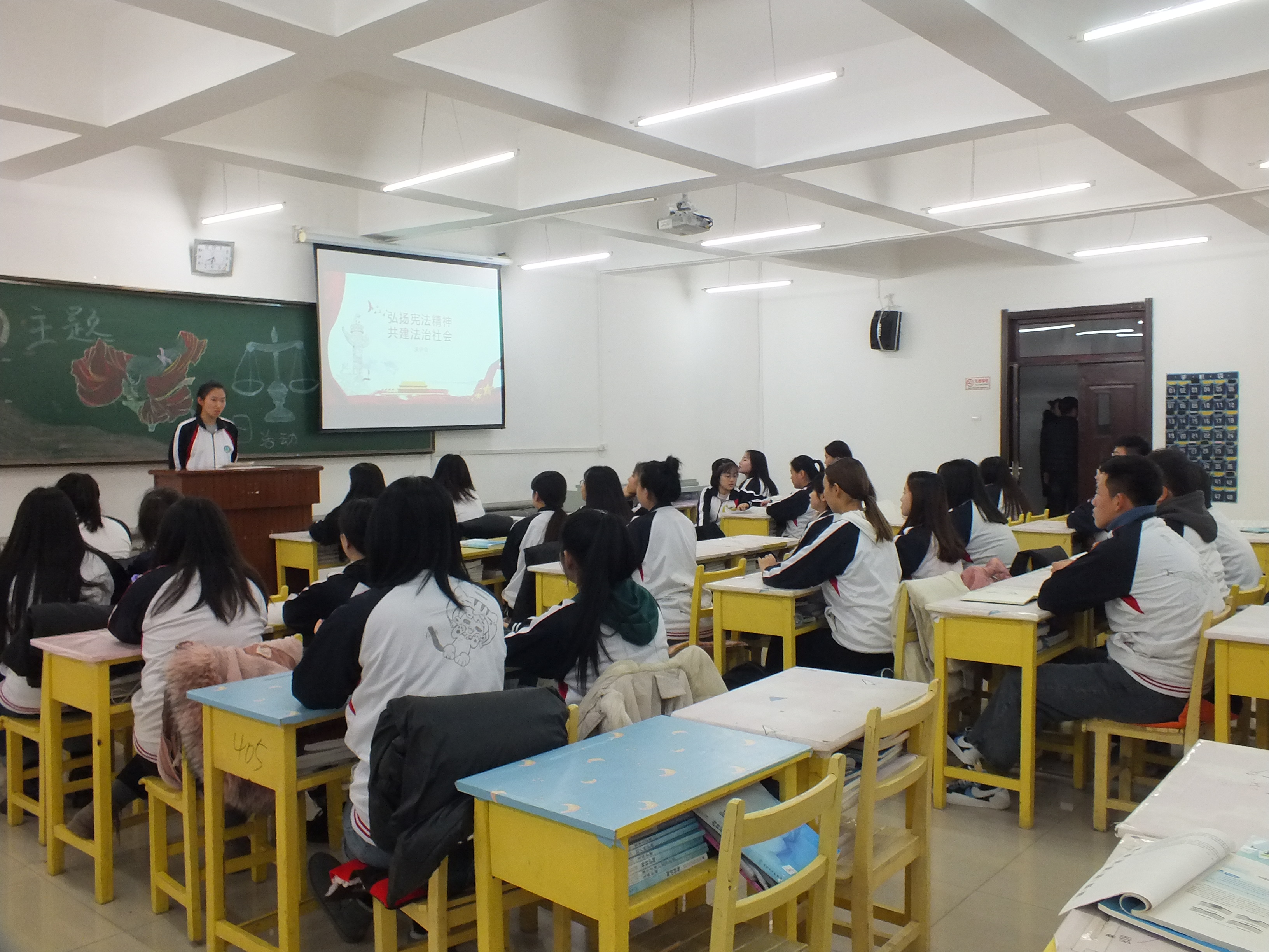校團委舉辦“弘揚憲法精神_推進國家治理體系和治理能力現(xiàn)代化”主題演講會團日活動