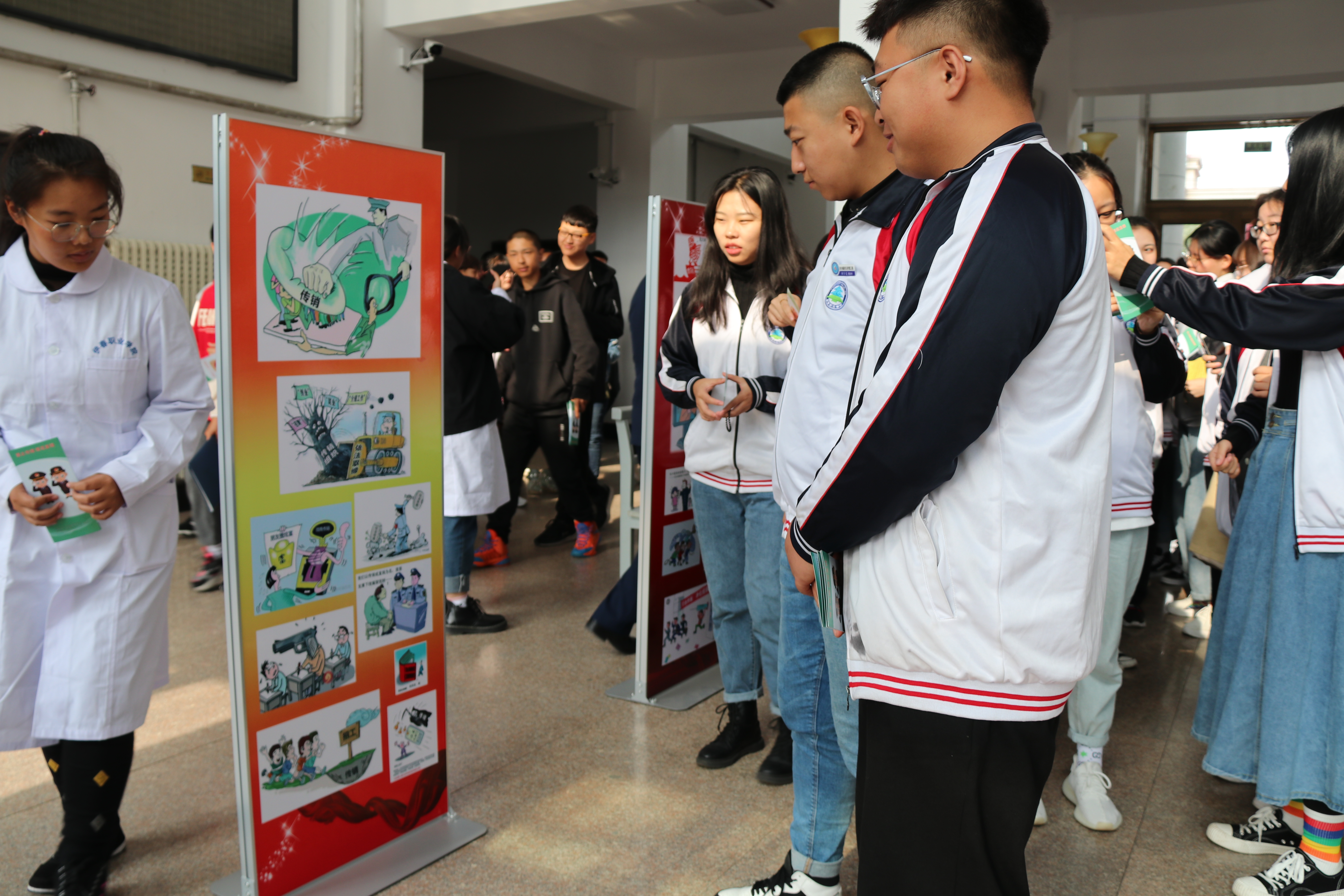 我校開展“和諧校園、拒絕傳銷、從我做起”宣傳教育活動(dòng)