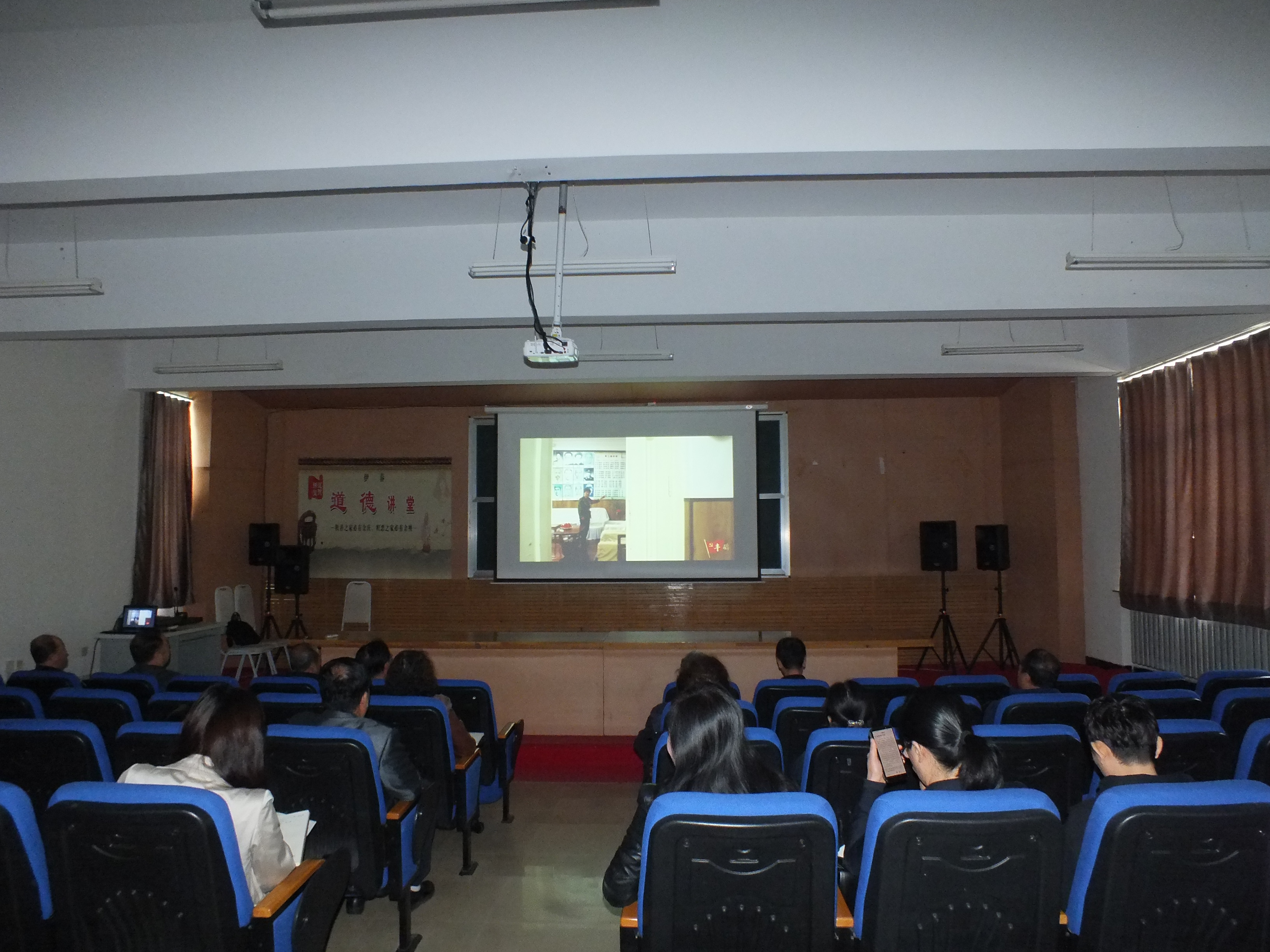 伊春職業(yè)學(xué)院黨委班子開展“不忘初心，牢記使命”主題教育讀書班暨黨委理論學(xué)習(xí)中心組第十次集體學(xué)習(xí)