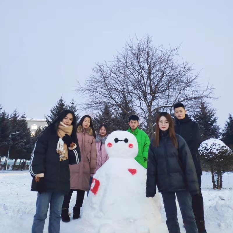 冰雪校園_歡樂(lè)你我----醫(yī)學(xué)技術(shù)學(xué)院雪雕大賽