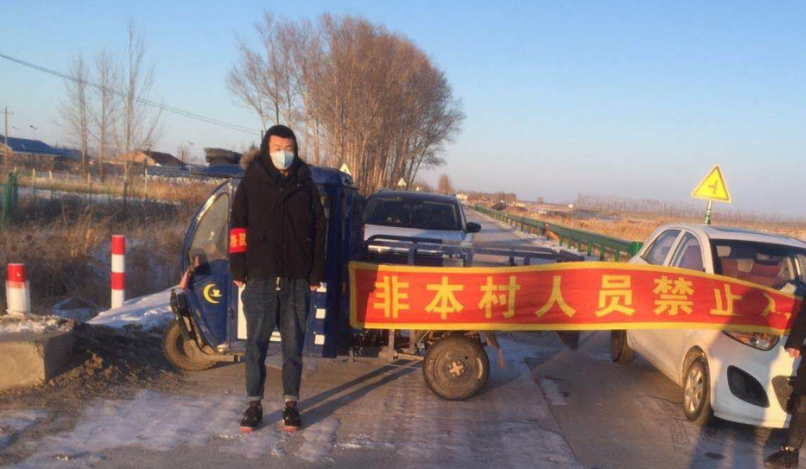 大學生志愿者勇擔當__為疫情防控貢獻青春力量