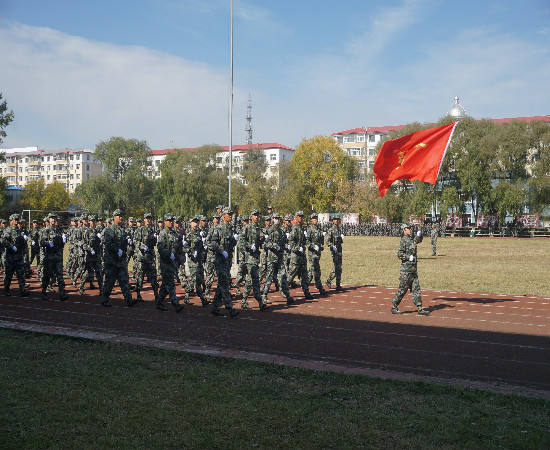 我校舉行2018級新生軍訓匯報暨總結表彰大會