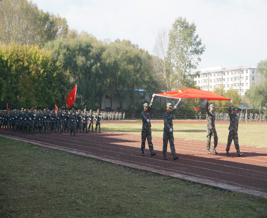 我校舉行2018級新生軍訓匯報暨總結表彰大會