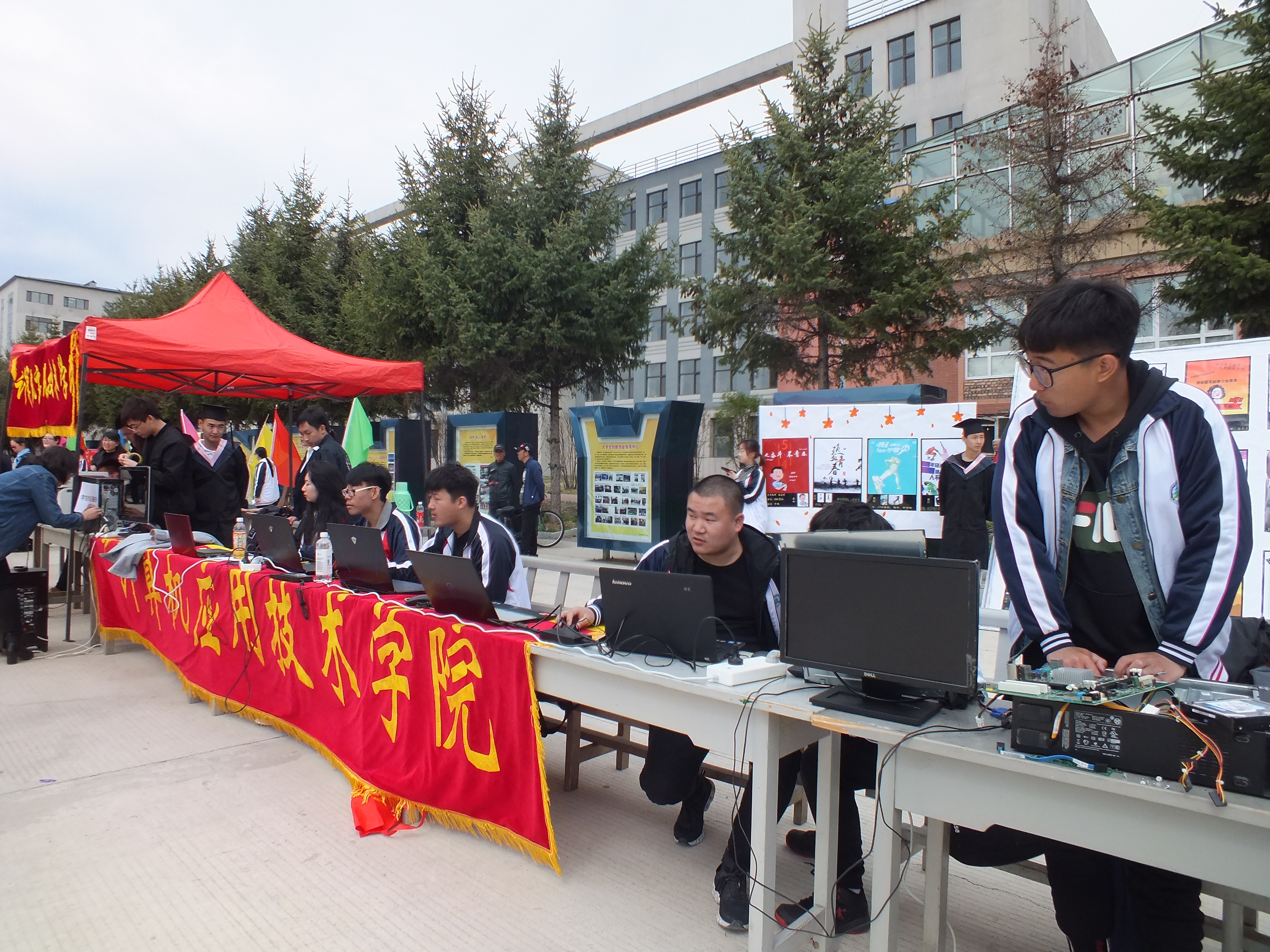 伊春職業(yè)學(xué)院2019年職業(yè)教育活動(dòng)周首屆“校園開(kāi)放日”隆重開(kāi)幕
